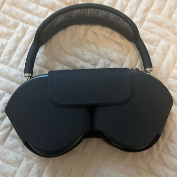 AirPod max (BRAND NEW)